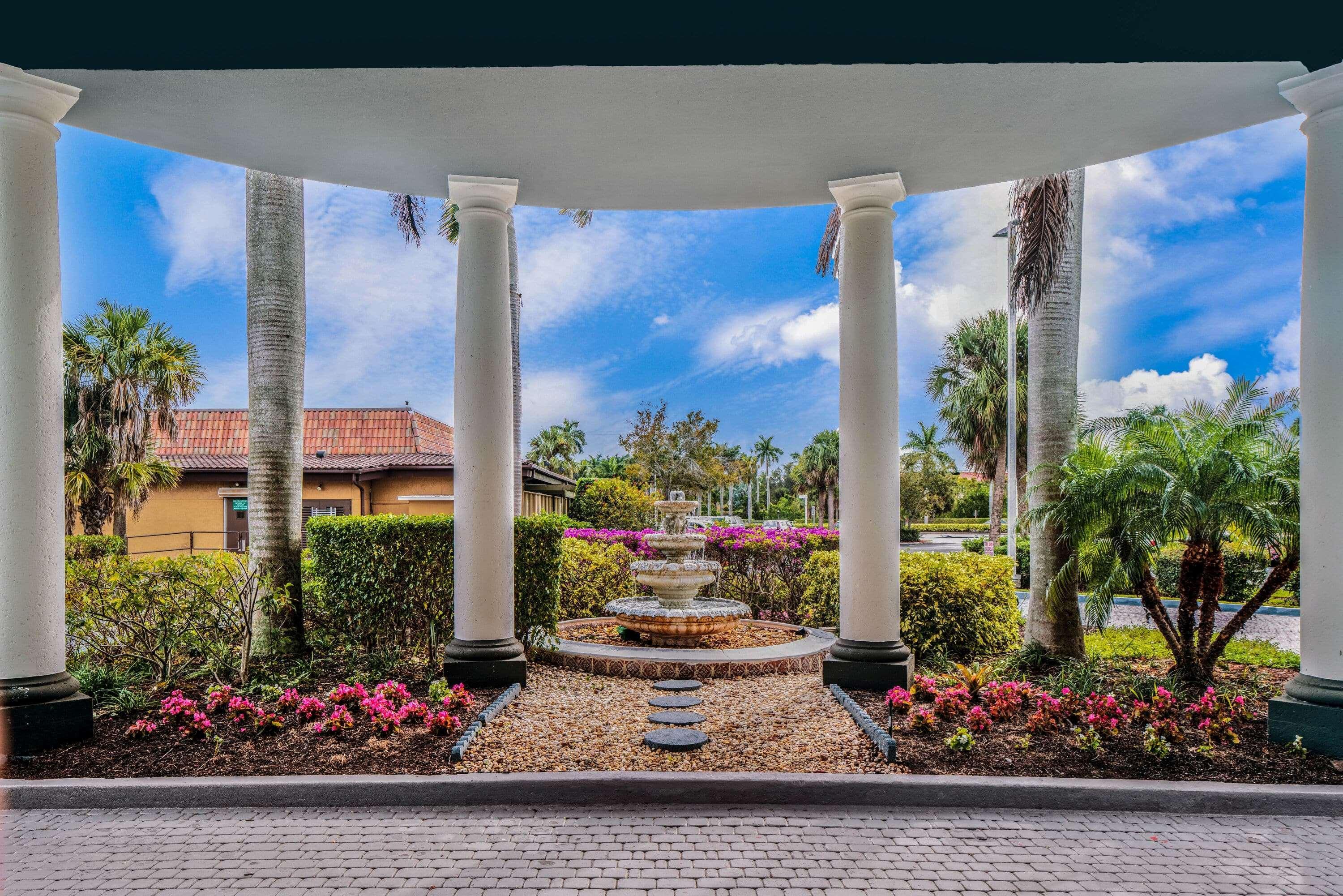 La Quinta By Wyndham Naples Downtown Otel Dış mekan fotoğraf