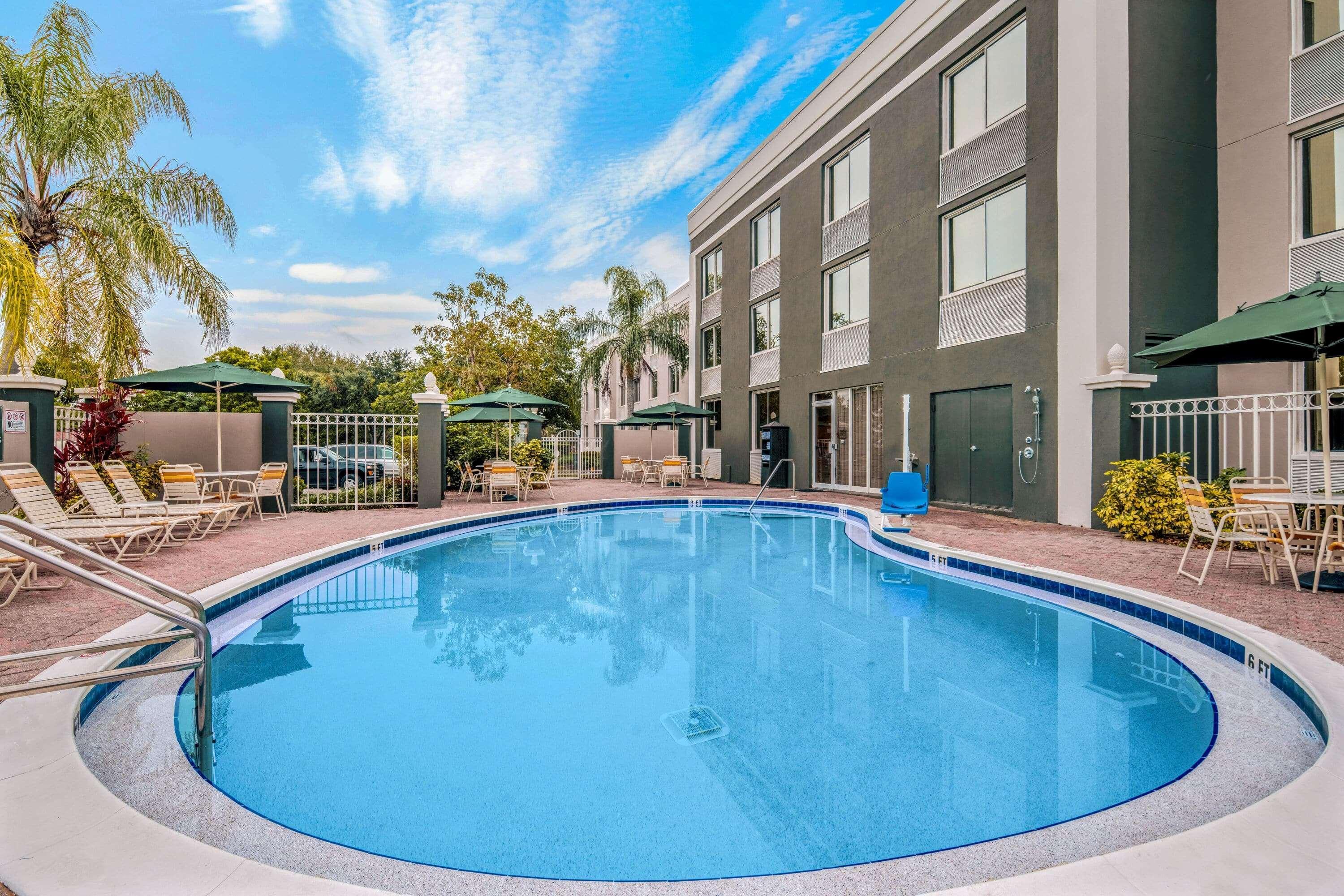 La Quinta By Wyndham Naples Downtown Otel Dış mekan fotoğraf